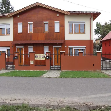 Zoli Apartmanok-bródy 51-53 Hajdúszoboszló