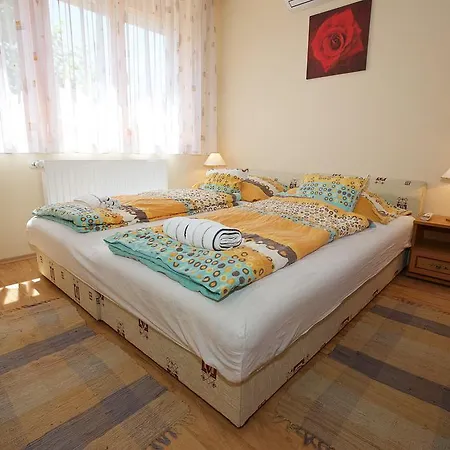 Zoli Apartmanok-bródy 51-53