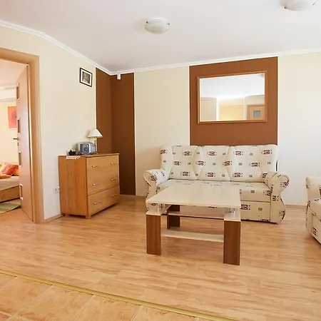 Zoli Apartmanok-brody 51-53